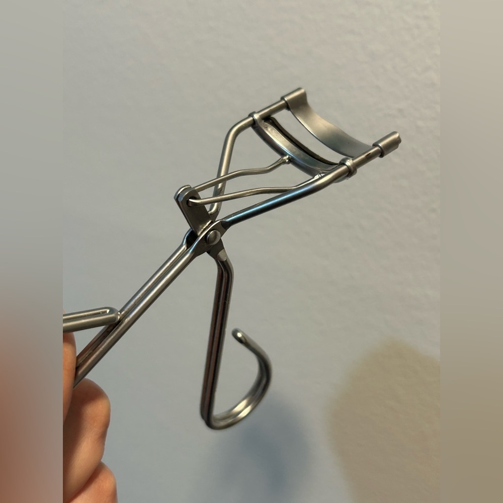 Japonesque Metallic Eyelash Curler - Picture 2 of 2
